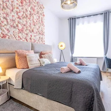 Stylische 100qm Fuer Max. 8 In Apartment Neuwied