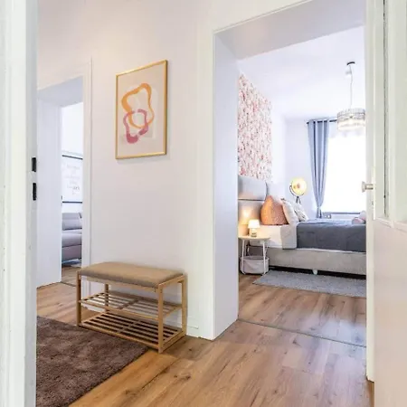 Stylische 100qm Fuer Max. 8 In Apartmán