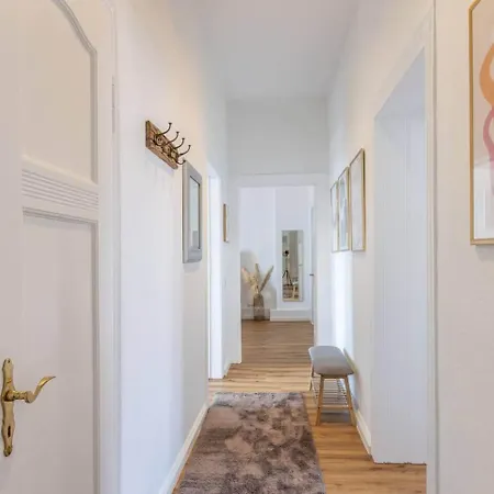 Apartment Stylische 100qm Fuer Max. 8 In