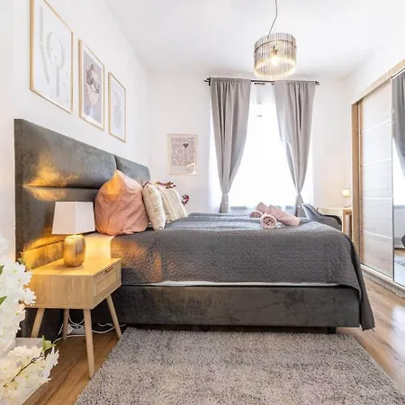 Stylische 100qm Fuer Max. 8 In Apartment Neuwied