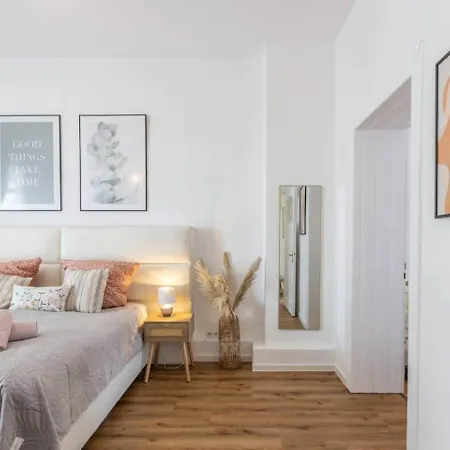 Stylische 100qm Fuer Max. 8 In * Neuwied