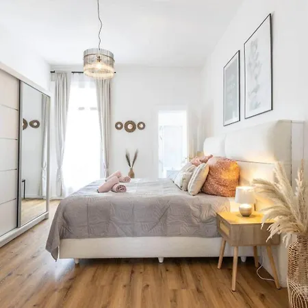 Stylische 100qm Fuer Max. 8 In *