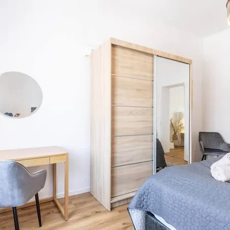 Stylische 100qm Fuer Max. 8 In Apartmán *