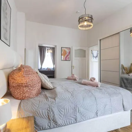 Stylische 100qm Fuer Max. 8 In Neuwied