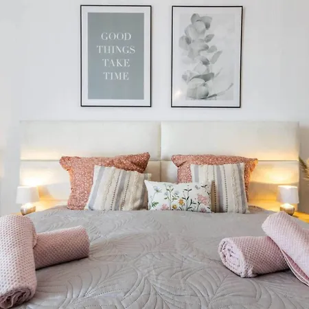 Stylische 100qm Fuer Max. 8 In Apartmán *