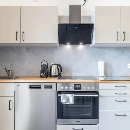 Stylische 100qm Fuer Max. 8 In Apartment